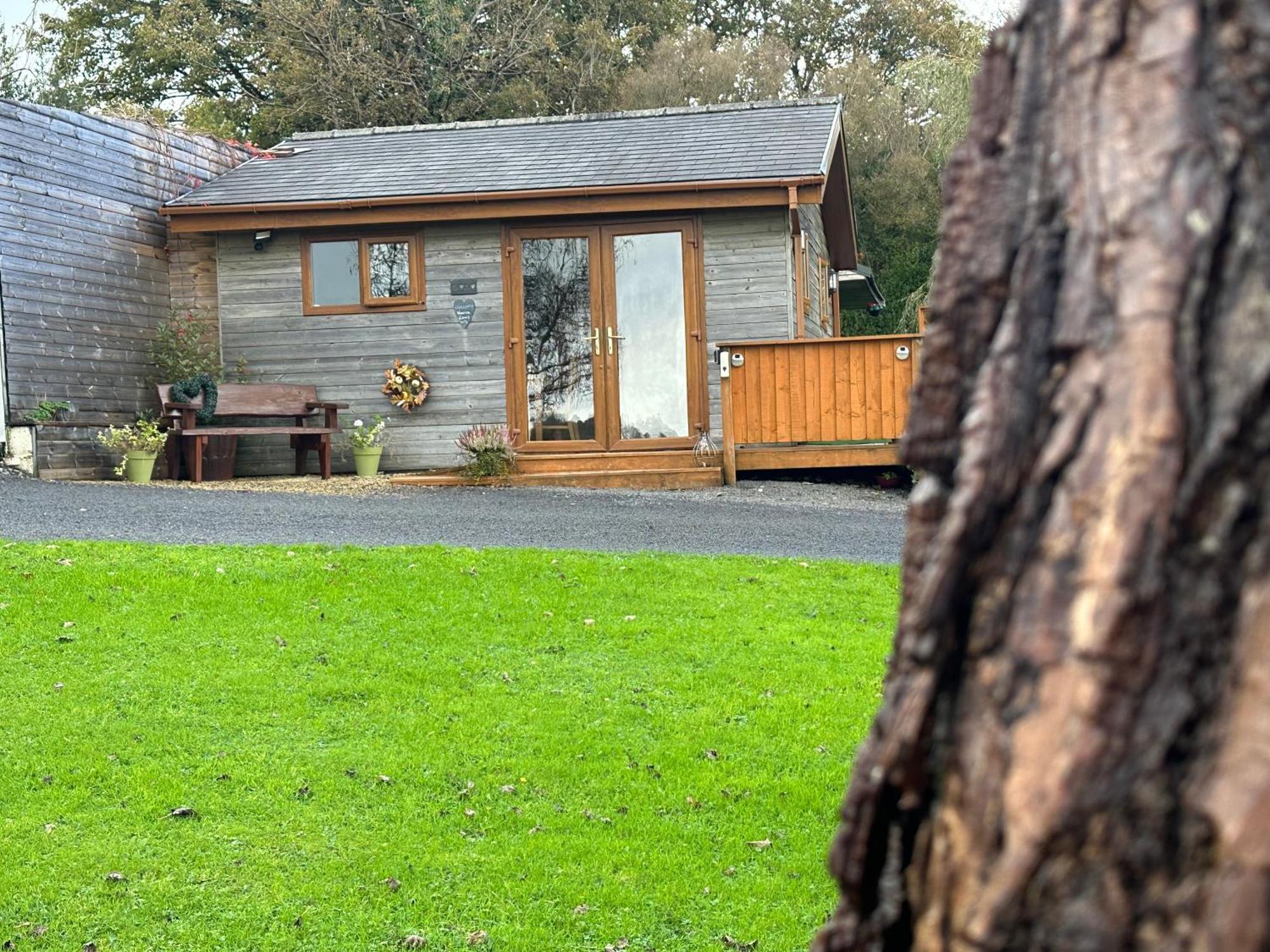 Swansea Log Cabin Villa Pontardawe Exterior photo