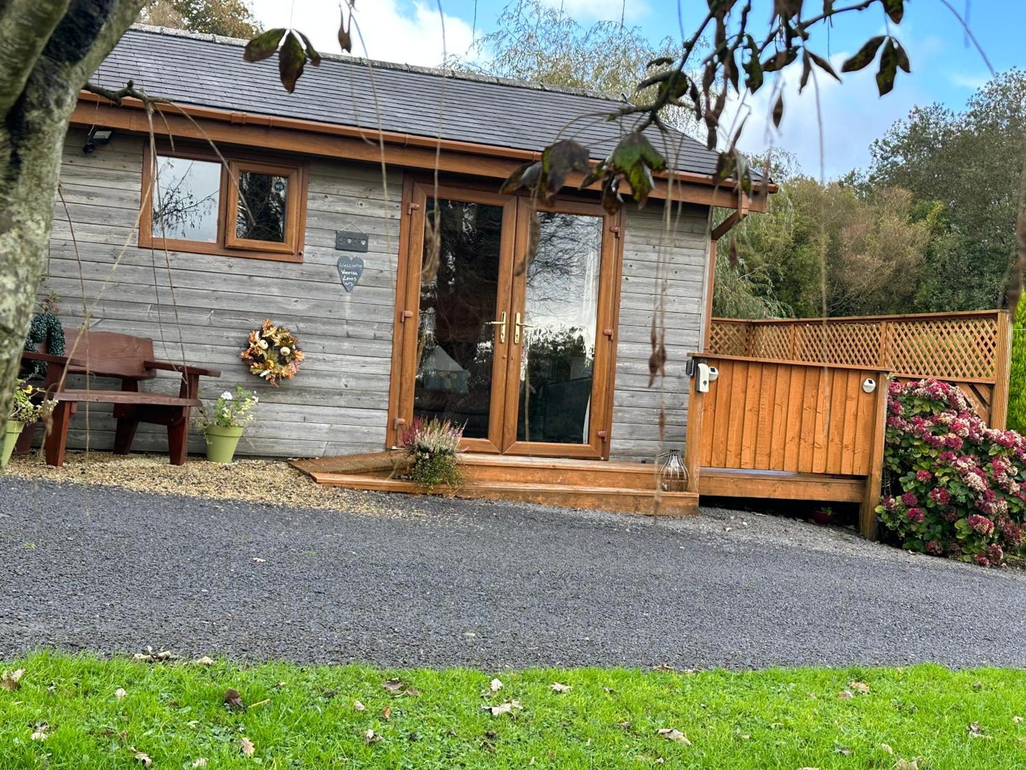 Swansea Log Cabin Villa Pontardawe Exterior photo