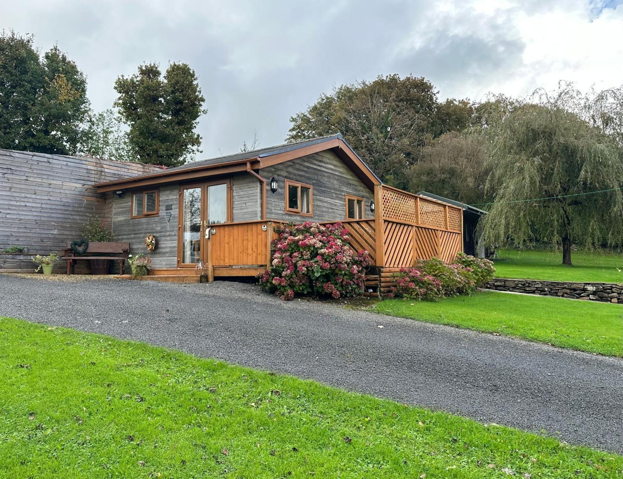 Swansea Log Cabin Villa Pontardawe Exterior photo